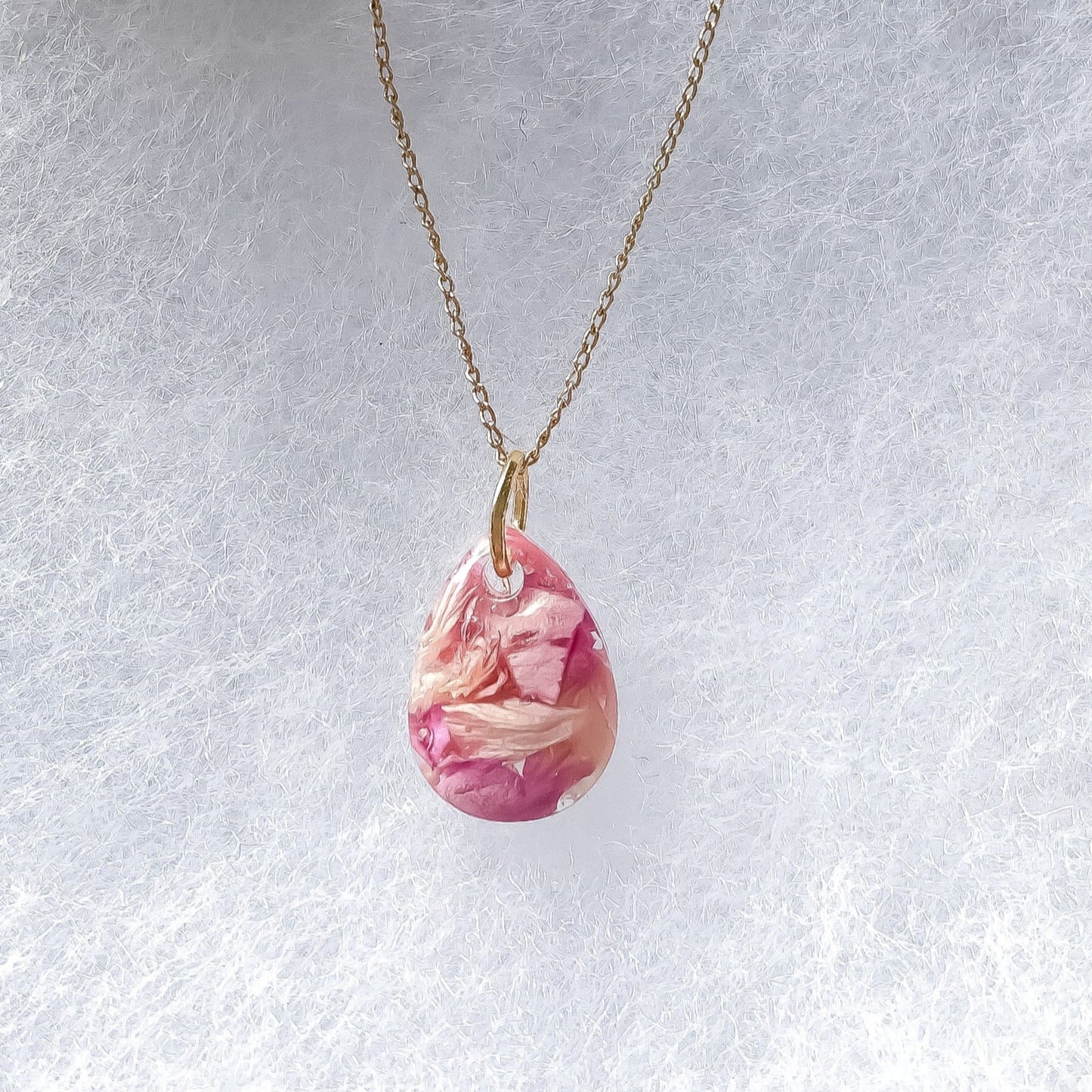 Small Dried Flower Full Resin Teardrop Necklace
