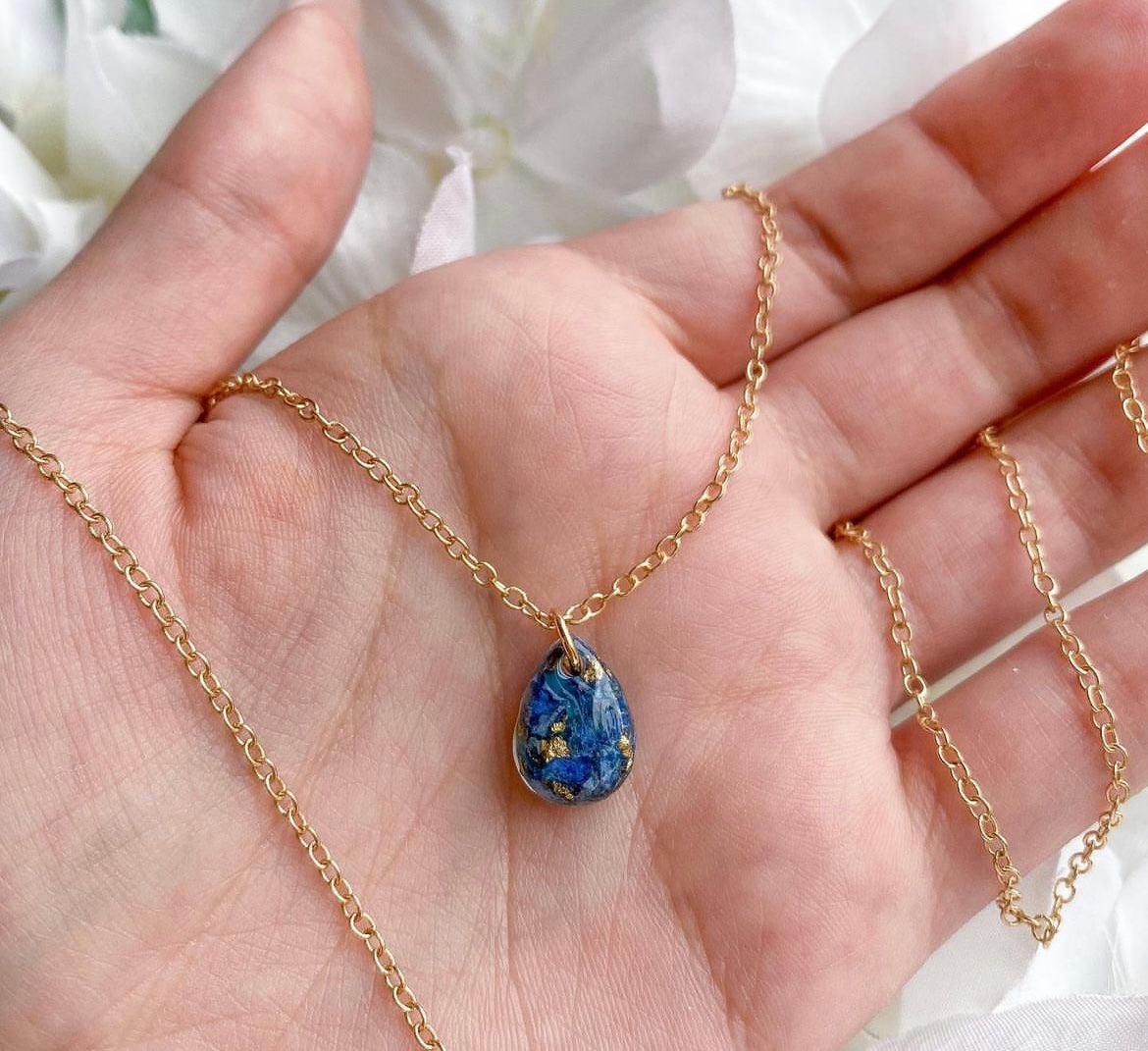 Small Dried Flower Full Resin Teardrop Necklace